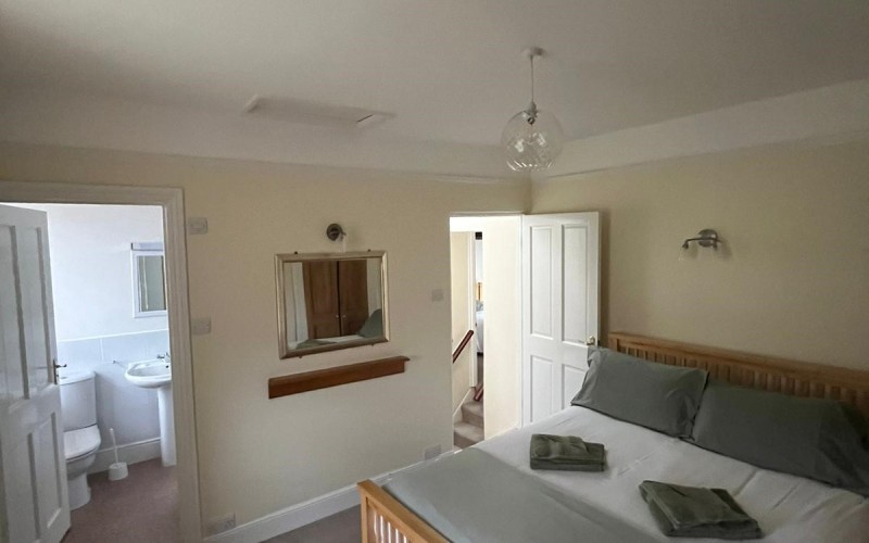 Harford House Master Bedroom Doors are standard width and floors are carpeted in bedroom and vinyl in en-suite.  Access to bedroom is from half landing climbing 3 steps each 7in (190mm).  Room has good natural light and celling lights, plus wall lights switchable from the bed head.